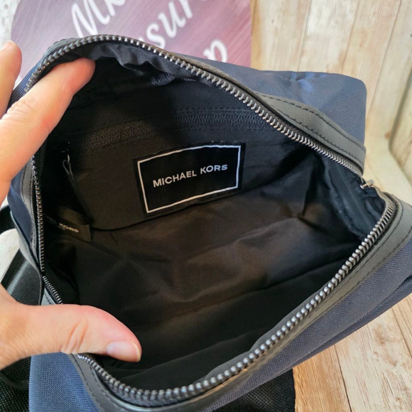 Unisex Michael Kors Navy Blue Black Cosmetic Bag - Picture 8 of 9